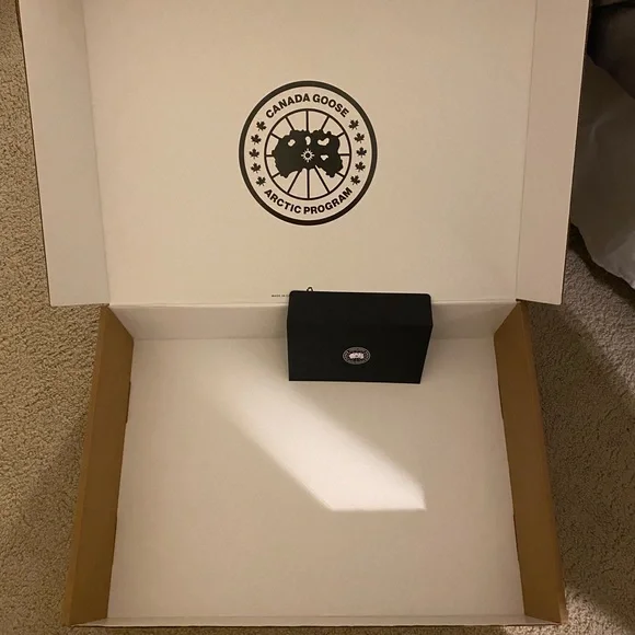 Never Worn Canada Goose men’s jacket - Lodge Hoody - Picture 7 of 7